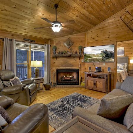 Villa Talking Leaves Hot Tub Firepit And Comfy King Beds Ellijay Exterior foto