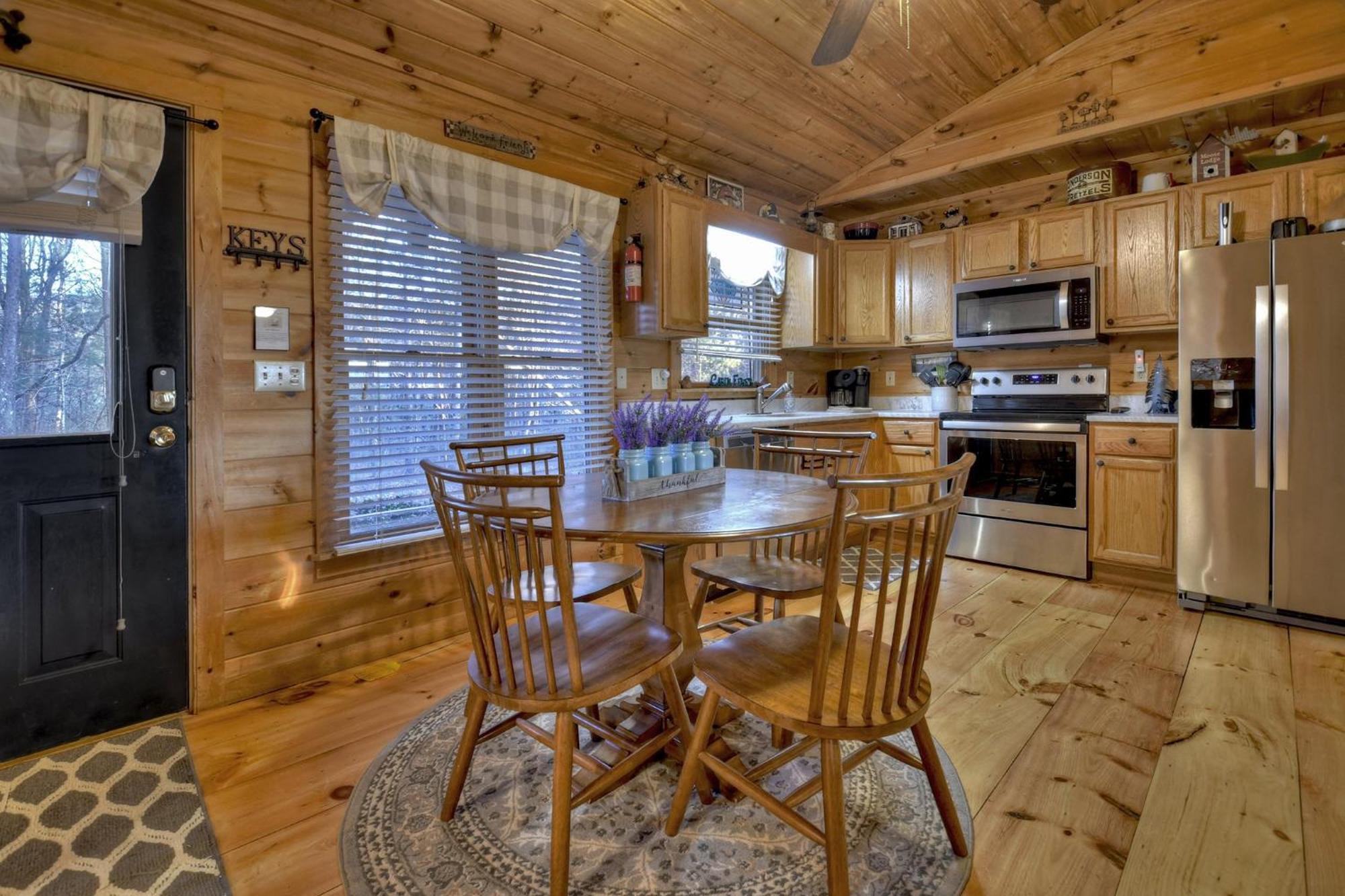 Villa Talking Leaves Hot Tub Firepit And Comfy King Beds Ellijay Exterior foto