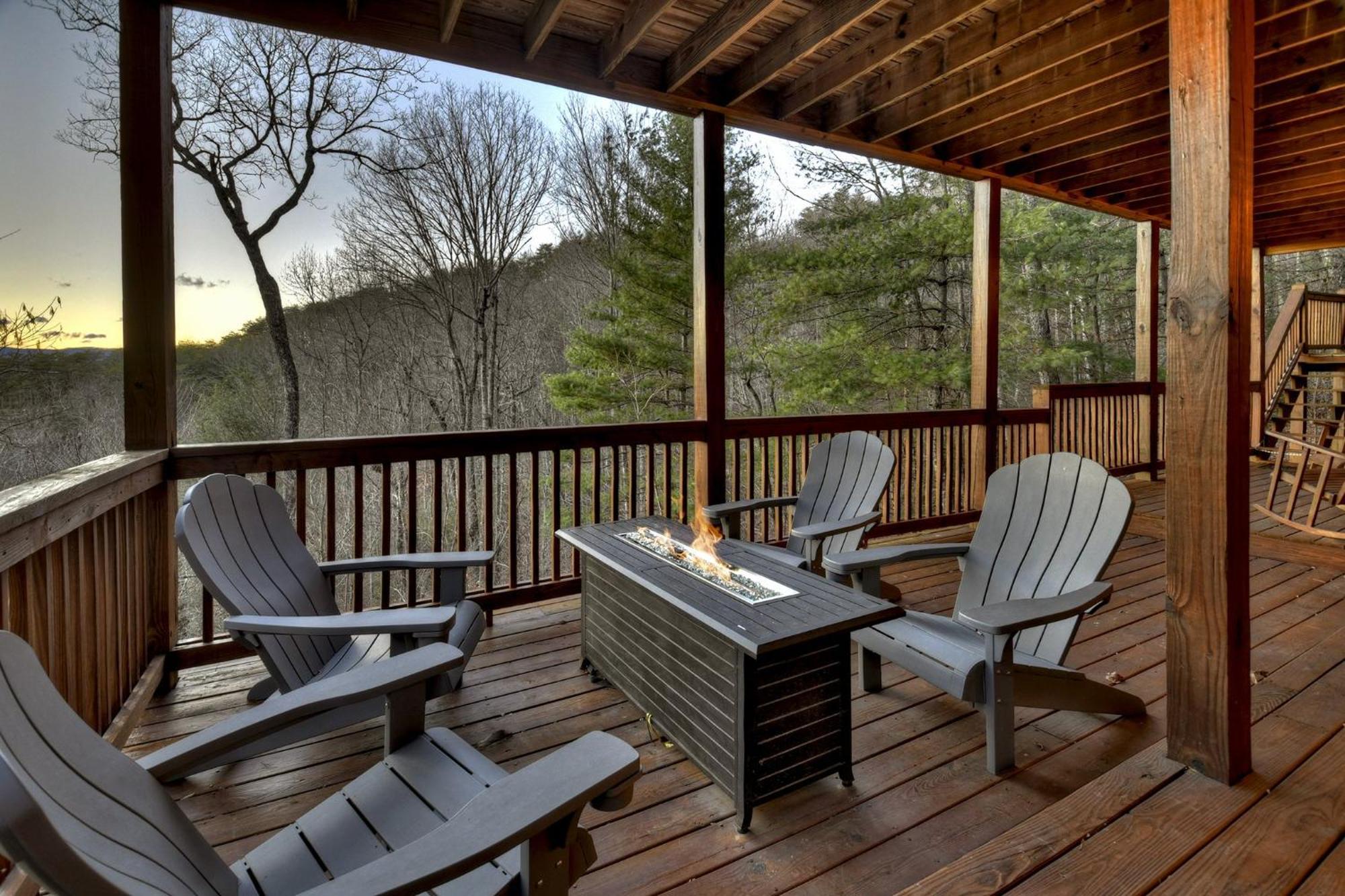 Villa Talking Leaves Hot Tub Firepit And Comfy King Beds Ellijay Exterior foto